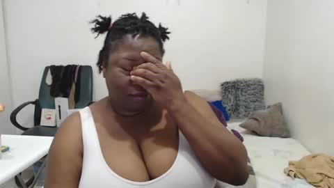 Snapshot of truebella30 chatting on 01-19-25, 04:12 TrueBella30 online show from 01-19-25, 04:12