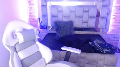   online show from 02-07-25, 12:17