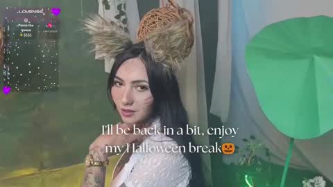 Snapshot of truelove_art chatting on 10-21-25, 12:28 online show from 10-21-25, 12:28