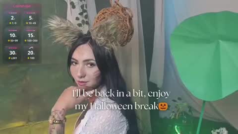 Snapshot of truelove_art chatting on 10-23-25, 12:26 online show from 10-23-25, 12:26