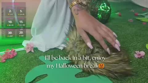 Snapshot of truelove_art chatting on 10-29-25, 11:45 online show from 10-29-25, 11:45