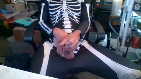 Snapshot of truk1976 chatting on 10-21-25, 03:35 truk1976 online show from 10-21-25, 03:35