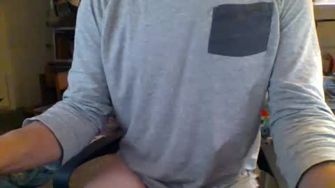 Snapshot of truk1976 chatting on 11-17-25, 03:51 truk1976 online show from 11-17-25, 03:51