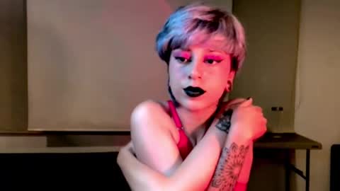 Snapshot of tryp666 chatting on 02-04-25, 01:02 Cait online show from 02-04-25, 01:02