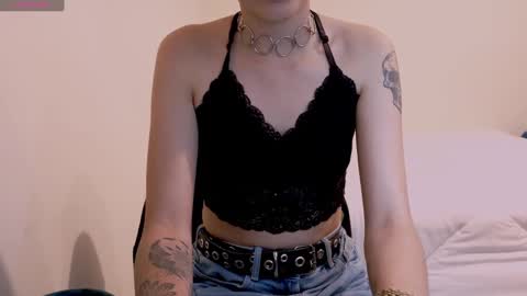 Snapshot of tryp666 chatting on 09-17-25, 10:33 Cait online show from 09-17-25, 10:33