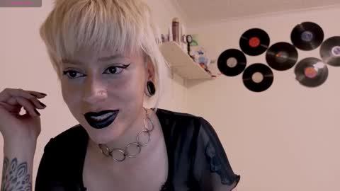 Snapshot of tryp666 chatting on 10-08-25, 03:04 Cait online show from 10-08-25, 03:04