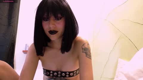 Snapshot of tryp666 chatting on 02-12-26, 05:02 Cait online show from 02-12-26, 05:02