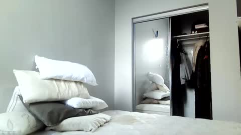 Amber White online show from 12-13-24, 08:26