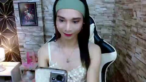 Snapshot of tscumbitch chatting on 12-03-24, 12:16 Tina online show from 12-03-24, 12:16