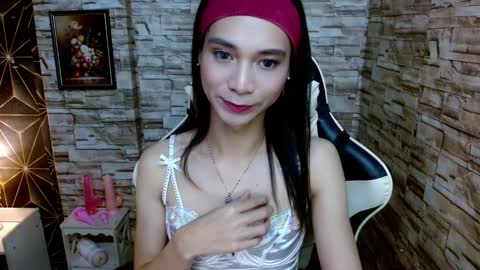 Snapshot of tscumbitch chatting on 12-07-24, 06:37 Tina online show from 12-07-24, 06:37