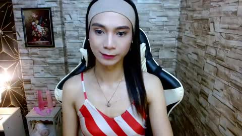 Snapshot of tscumbitch chatting on 12-18-24, 02:49 Tina online show from 12-18-24, 02:49