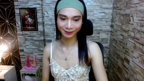 Snapshot of tscumbitch chatting on 12-21-24, 02:04 Tina online show from 12-21-24, 02:04