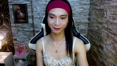 Snapshot of tscumbitch chatting on 12-28-24, 04:30 Tina online show from 12-28-24, 04:30