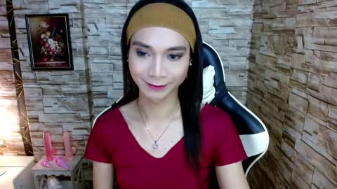 Snapshot of tscumbitch chatting on 02-11-25, 10:15 Tina online show from 02-11-25, 10:15