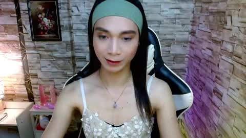 Snapshot of tscumbitch chatting on 02-16-25, 04:32 Tina online show from 02-16-25, 04:32