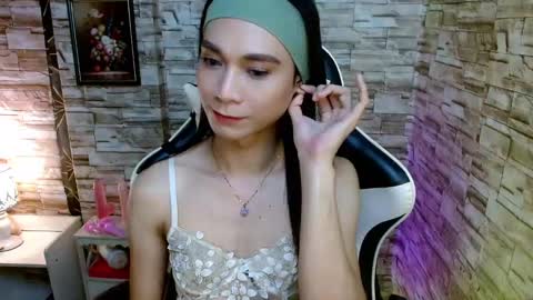 Snapshot of tscumbitch chatting on 02-17-25, 10:03 Tina online show from 02-17-25, 10:03