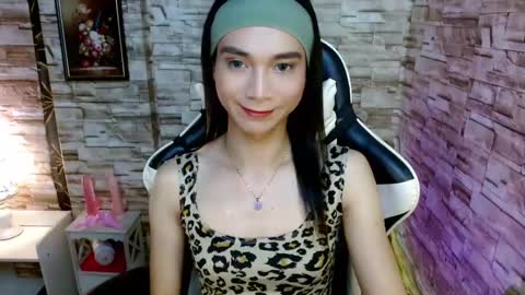 Snapshot of tscumbitch chatting on 02-19-25, 07:59 Tina online show from 02-19-25, 07:59