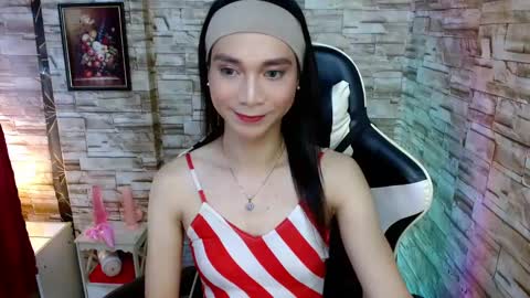 Snapshot of tscumbitch chatting on 02-28-25, 12:43 Tina online show from 02-28-25, 12:43