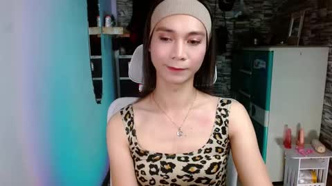 Snapshot of tscumbitch chatting on 09-12-25, 02:28 Tina online show from 09-12-25, 02:28