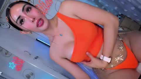   Stella Hanlon    - - online show from 03-12-26, 09:54