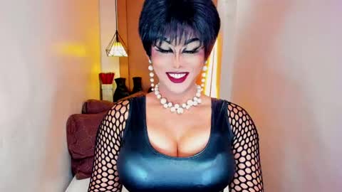 Snapshot of tsmamahmerslove chatting on 04-16-26, 09:39 Nicoleeee online show from 04-16-26, 09:39