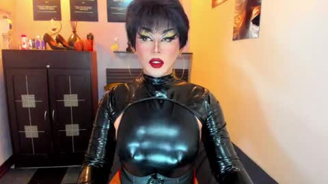 Snapshot of tsmamahmerslove chatting on 05-20-26, 08:48 Nicoleeee online show from 05-20-26, 08:48