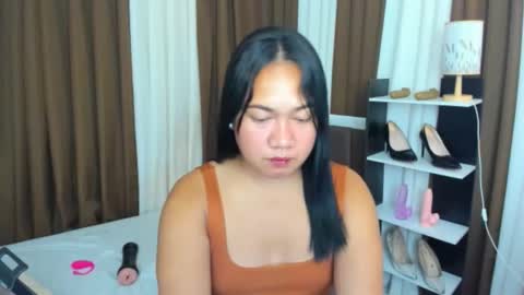 Karen Oquio online show from 09-17-25, 02:13