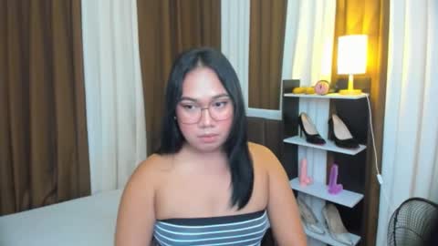 Karen Oquio online show from 09-25-25, 06:55