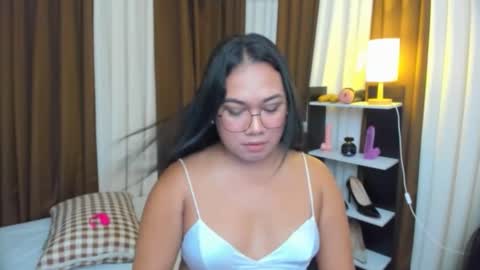 Karen Oquio online show from 10-01-25, 05:46