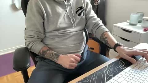 Snapshot of tt_boy2000 chatting on 03-18-26, 01:47 TT Boy2000 online show from 03-18-26, 01:47