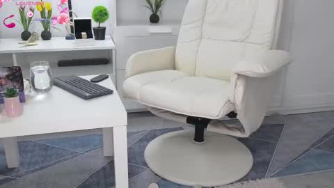 Snapshot of tunderflwer chatting on 11-03-25, 06:14 Anna online show from 11-03-25, 06:14