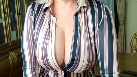 Snapshot of tunderose chatting on 02-17-25, 04:53 Tunde online show from 02-17-25, 04:53