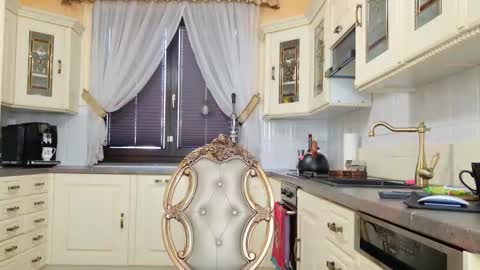 Snapshot of tunderose chatting on 02-22-25, 11:13 Tunde online show from 02-22-25, 11:13