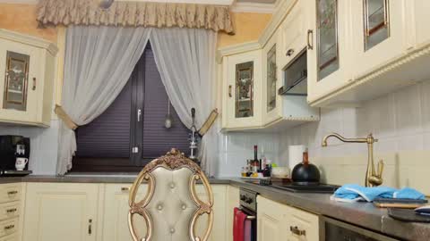 Snapshot of tunderose chatting on 03-04-25, 04:49 Tunde online show from 03-04-25, 04:49