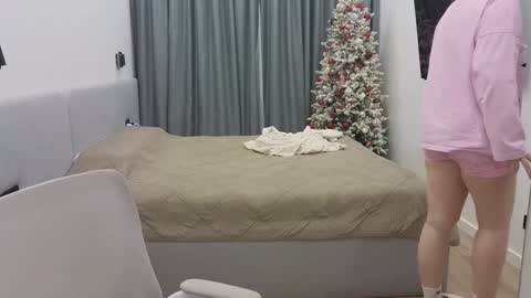 Ariana online show from 12-23-24, 08:14