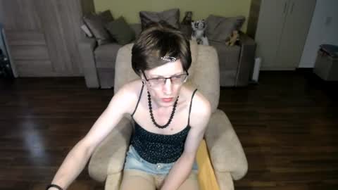 Clementine online show from 06-18-26, 08:47