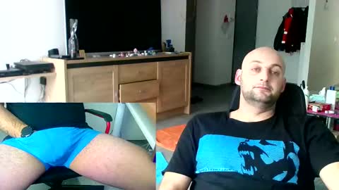 Snapshot of twardyidlugi chatting on 12-25-24, 11:00 twardyidlugi online show from 12-25-24, 11:00