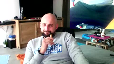 Snapshot of twardyidlugi chatting on 01-26-25, 01:47 twardyidlugi online show from 01-26-25, 01:47