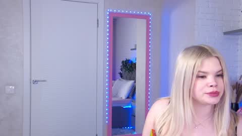 Hallie online show from 12-20-24, 08:28