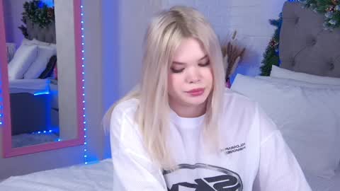 Hallie online show from 12-28-24, 04:19