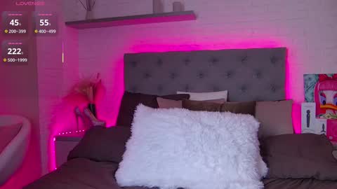 Hallie online show from 02-05-26, 01:21