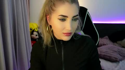 Snapshot of tweety_twist chatting on 03-02-26, 11:11 MayCarrey online show from 03-02-26, 11:11