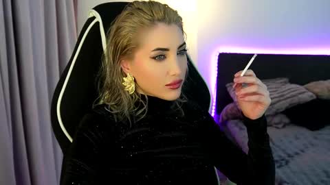 Snapshot of tweety_twist chatting on 03-11-26, 11:00 MayCarrey online show from 03-11-26, 11:00