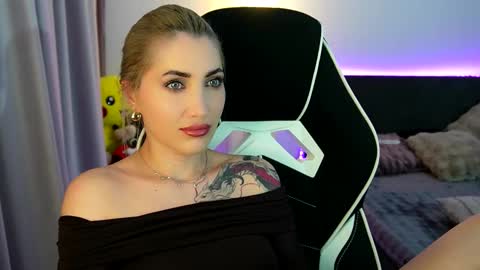 Snapshot of tweety_twist chatting on 03-19-26, 11:31 MayCarrey online show from 03-19-26, 11:31