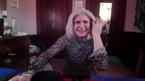 Snapshot of twin53 chatting on 03-09-25, 06:54 Kitten online show from 03-09-25, 06:54