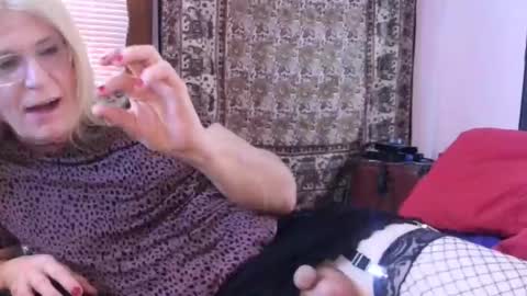 Snapshot of twin53 chatting on 12-14-25, 02:33 Kitten online show from 12-14-25, 02:33