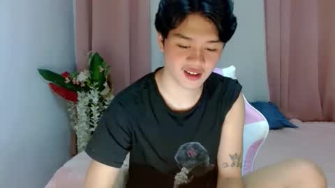 Snapshot of twink_blaze chatting on 05-10-26, 05:45 BLAZE online show from 05-10-26, 05:45