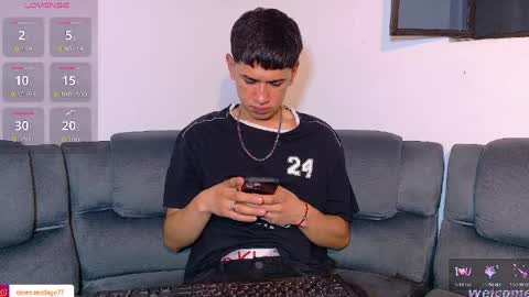 Snapshot of twink_daren chatting on 04-06-26, 06:09 Mr Daren online show from 04-06-26, 06:09