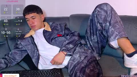 Snapshot of twink_daren chatting on 04-07-26, 06:19 Mr Daren online show from 04-07-26, 06:19