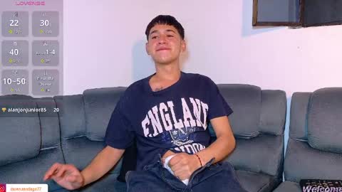 Snapshot of twink_daren chatting on 04-08-26, 06:19 Mr Daren online show from 04-08-26, 06:19